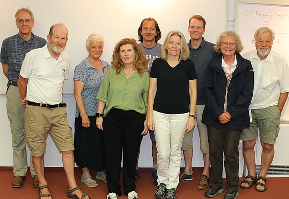 Der neue Kreisvorstand der ÖDP München Land (von links): Frank Höller und Bernd Knatz (Beisitzer), Brigitte Knatz (Kassenprüferin), Karin Schuster (Stellvertretende Vorsitzende), Sebastian Rohe (Schatzmeister), Jolanta Wrobel (Vorsitzende), Albert Wimmer (Kassenprüfer), Hildegard Schairer (Beisitzerin) und Werner Wolf (Beisitzer). 